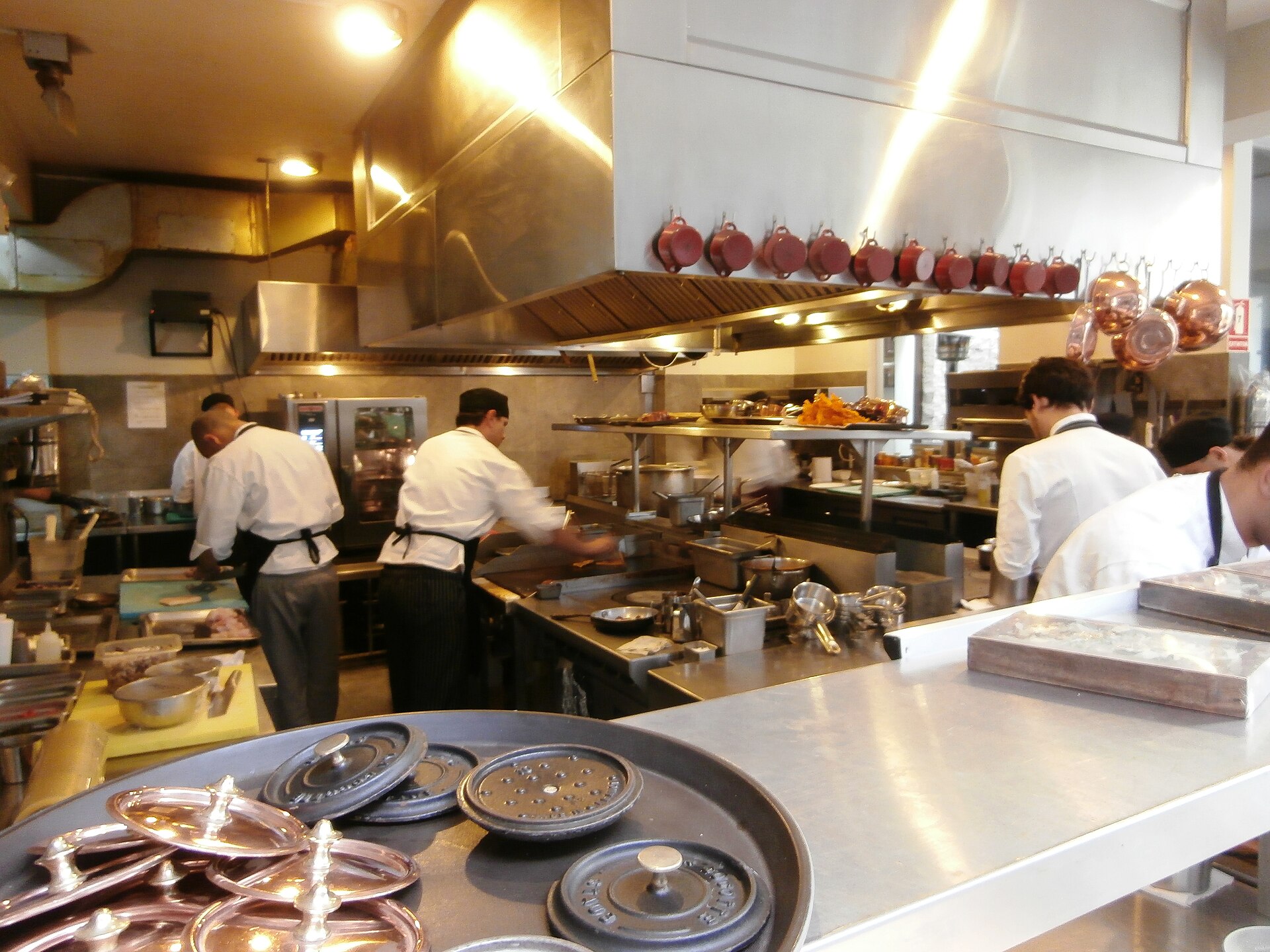 Food retail team at work